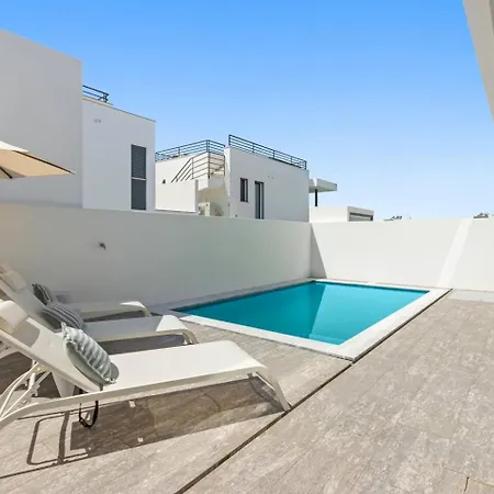 Feriehus Modern With Private Pool Near Baleal