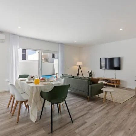 Feriehus Modern With Private Pool Near Baleal