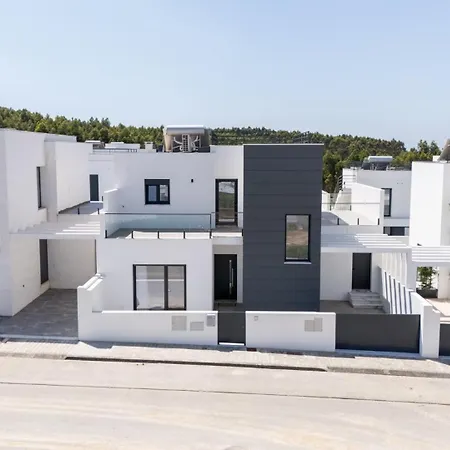 Modern With Private Pool Near Baleal