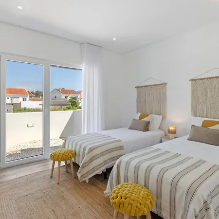 Modern With Private Pool Near Baleal Prázdninový dům