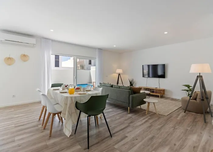 Дом отдыха Modern With Private Pool Near Baleal